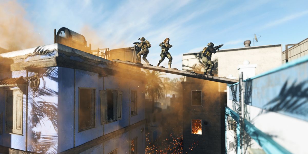 Image showing Warzone 2 players standing on bridge between 2 buildings